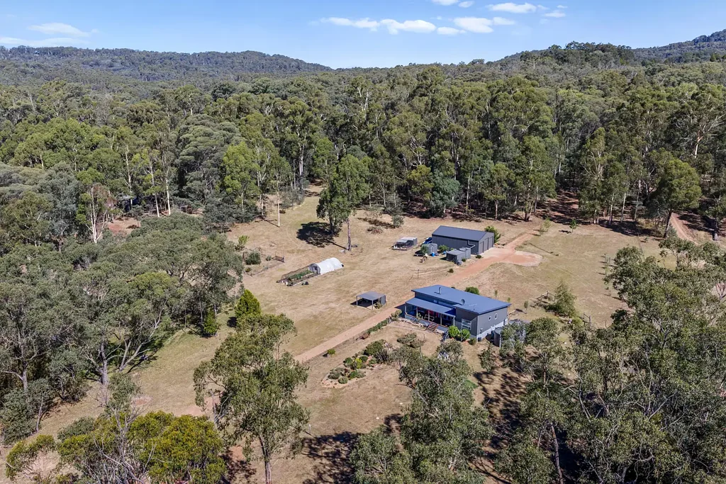 Tolmie 3બેડરૂમ Custom built home on 22 acres