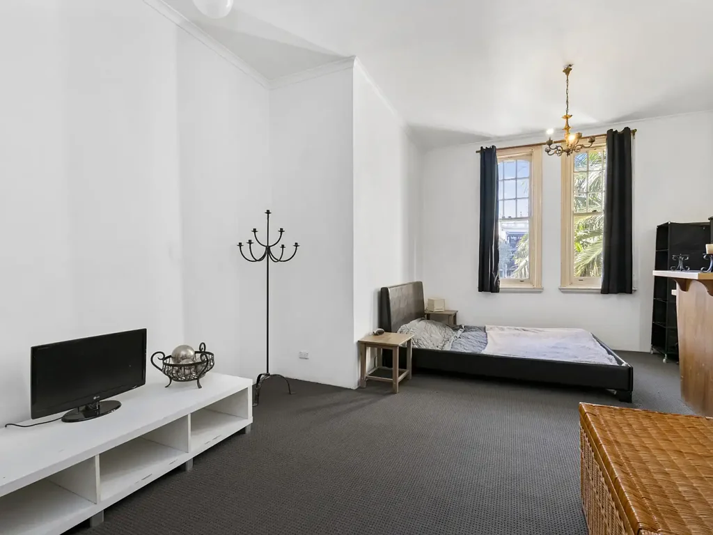 Oversized Studio Located in Landmark Building