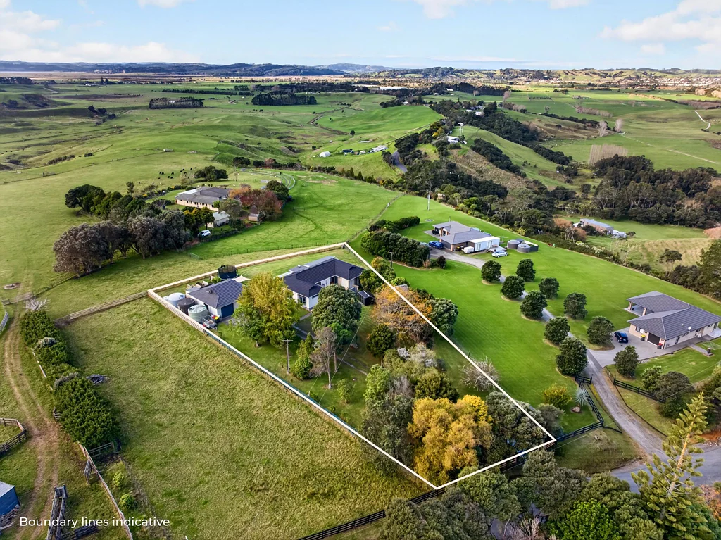 Helensville 4બેડરૂમ Modern Style, Space to Enjoy