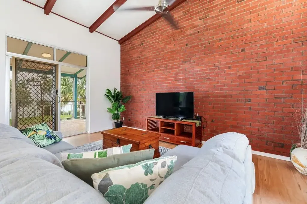 Stunning Harbour-Front Living in Prestigious Larrakeyah!