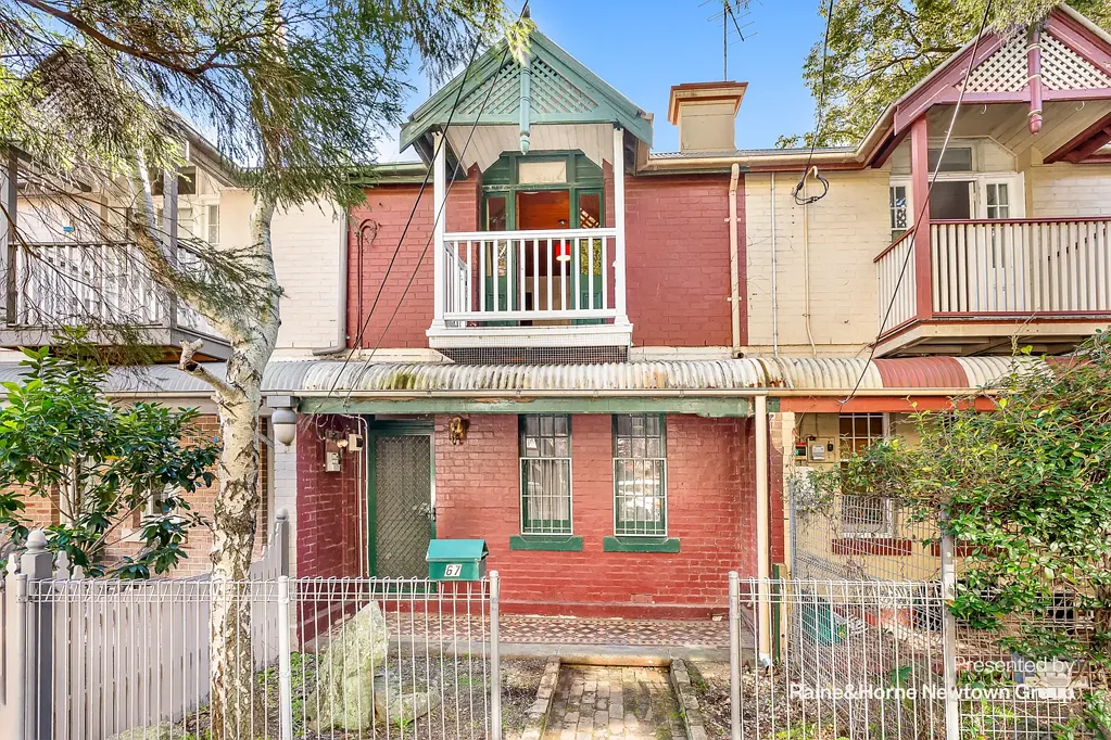 Character 2 bedroom home in fabulous location