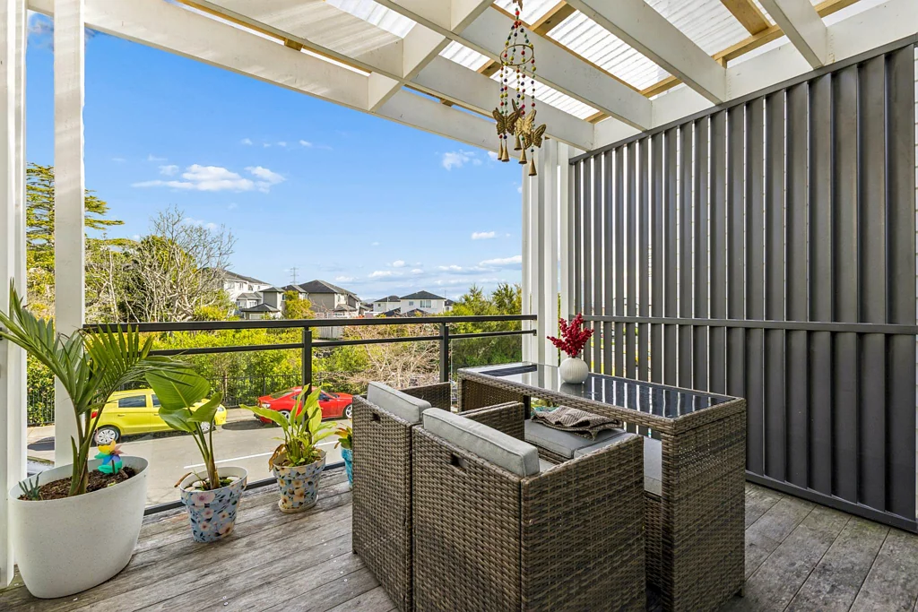 Flat Bush 4房  Wake Up to Peaceful Reserve Views