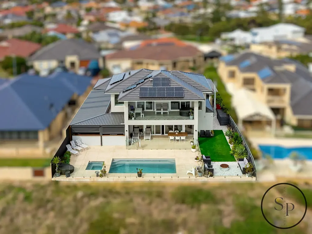 Halls Head 5房  HOME OPEN CANCELLED UNDER OFFER BY BEV CHADWICK