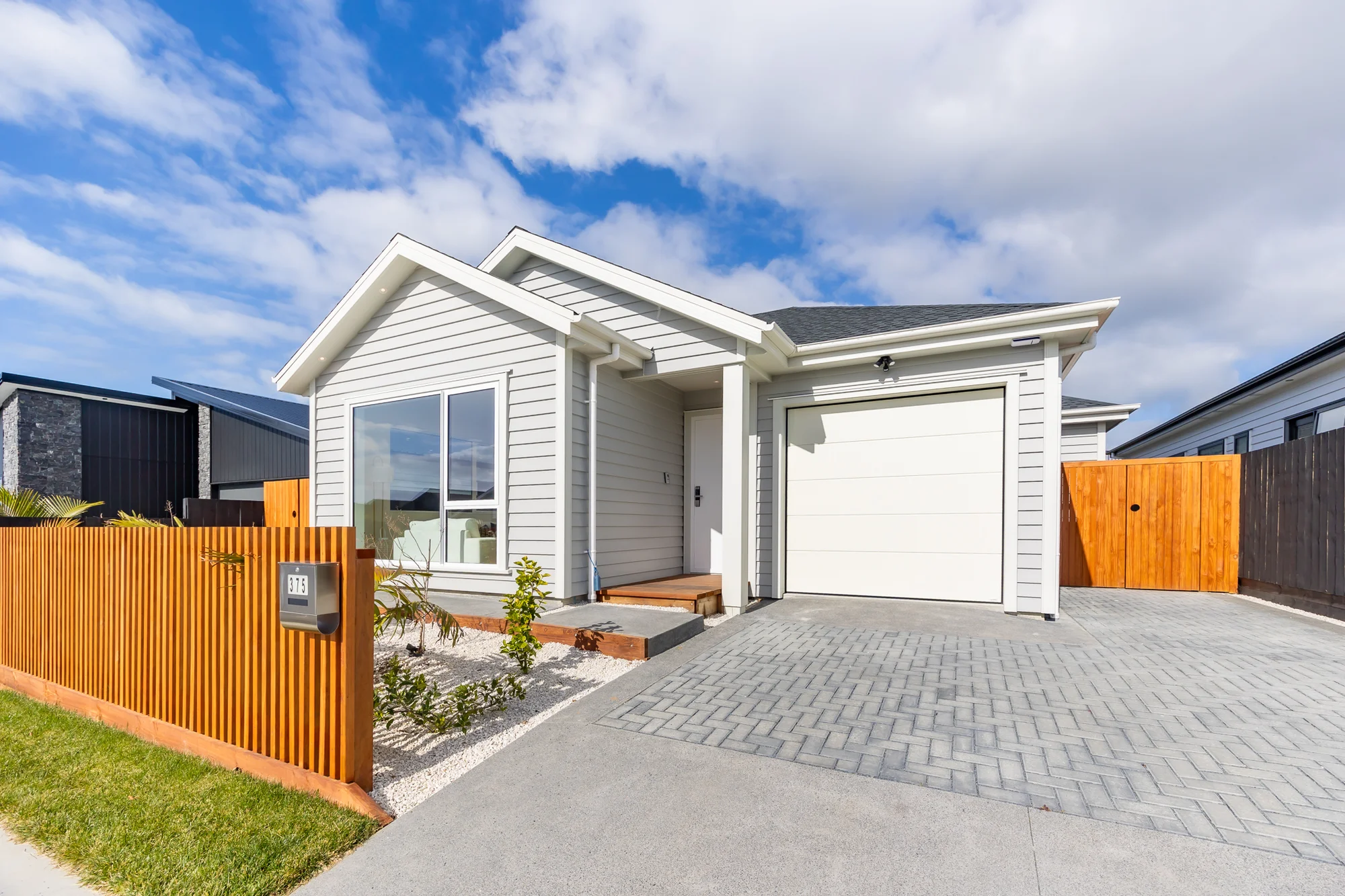 Wainui 4房  LUXURY HOME with Granny Potential