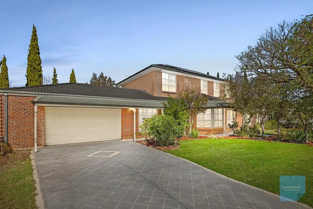 Caroline Springs 7房 黄金地段庭院 750m²宽敞住宅 七卧多区设计 设备齐全厨房 户外泳池SPA 宁静家庭社区 便利生活配套 Grand Family Living on 750m² - 7 Bedrooms, Pool & Exceptional Space