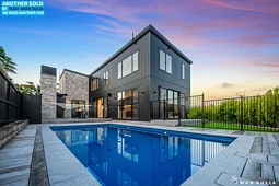 16 Ruxton Road, Wainui