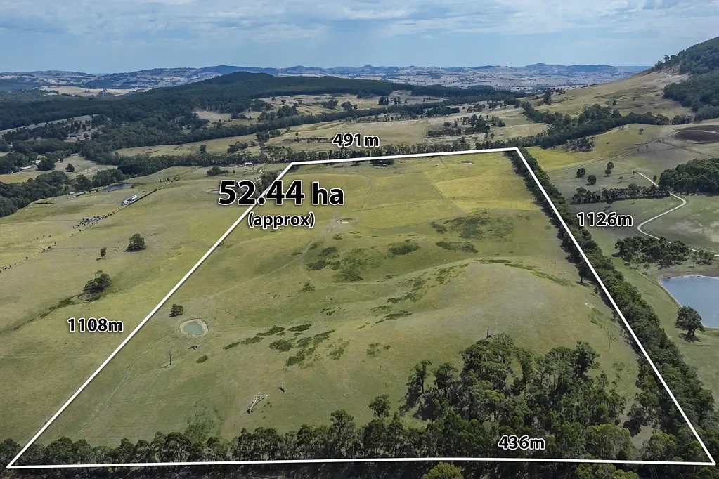 Lancefield 4房  Springbank. 130 acres. Five dams. Two road frontages. Valley views.