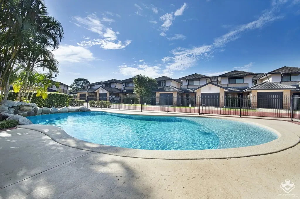 Sippy Downs 3房  Spacious Townhouse in Perfect Location with Lake Views