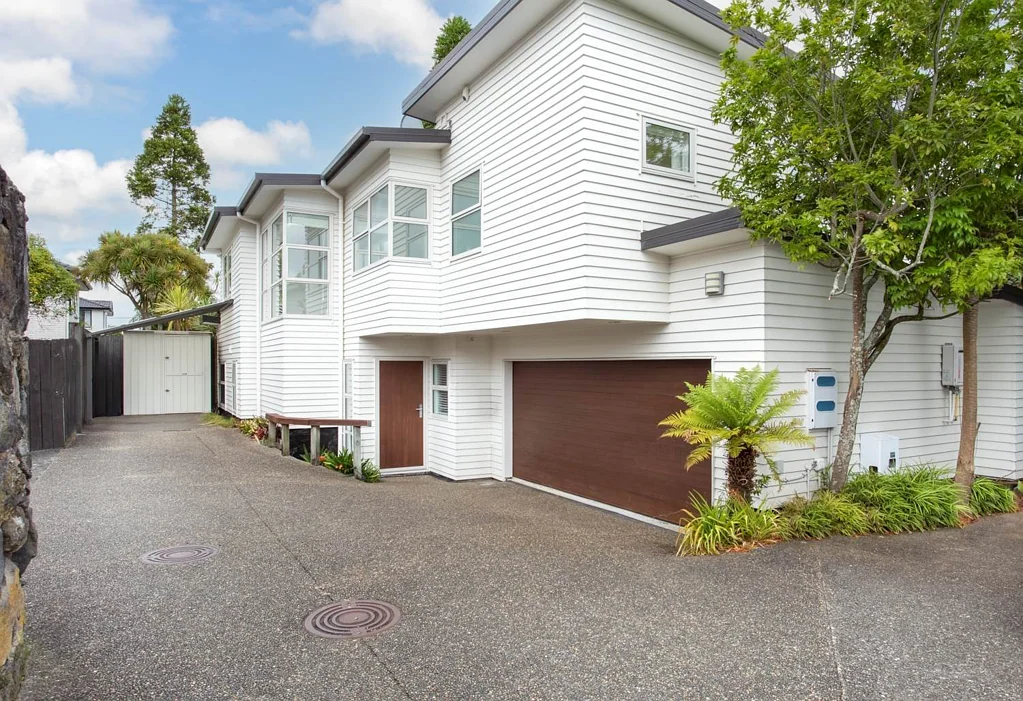 Prime Location, Ample Space: Urban Convenience...