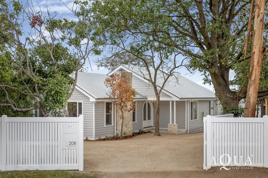 Mount Eliza 4Moenga ~ Walk To The Village, Retreat To Luxury ~