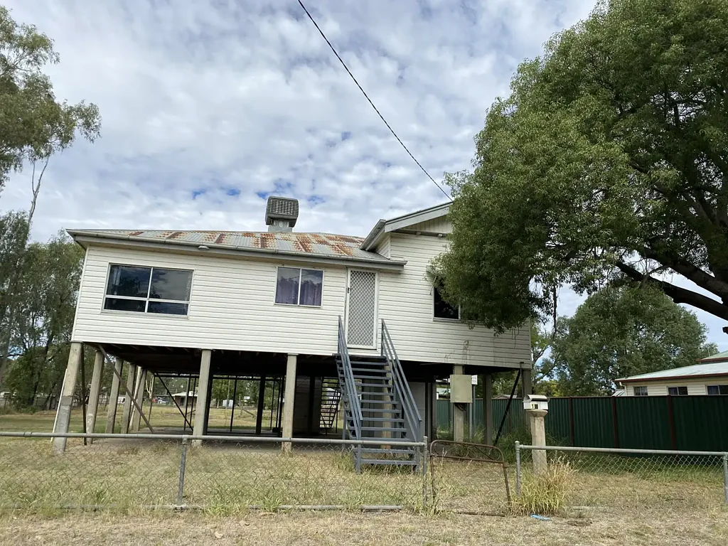 10 Liverpool Street, Mitchell, QLD 4465