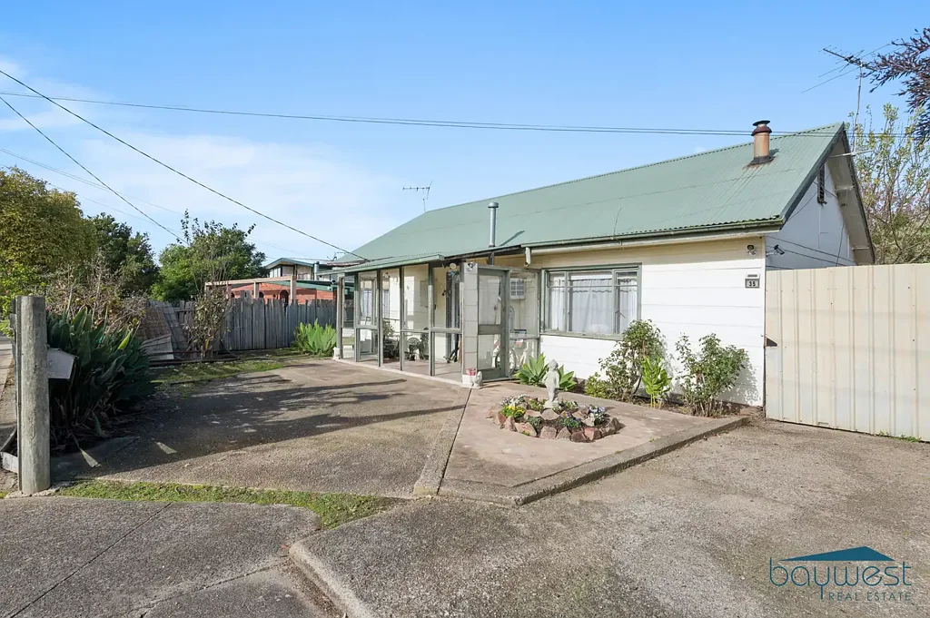 Hastings 3房 宽敞725sqm地块 后部通道便利 三卧实用设计 壁炉添温馨 棚屋储物空间 成熟区域生活 临近海滨设施 Rear Access, Large Allotment, Endless Scope