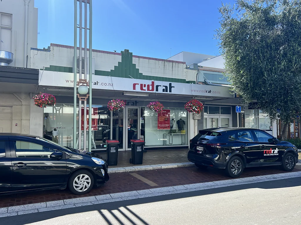 Hastings Retail Lease in a Great Location!