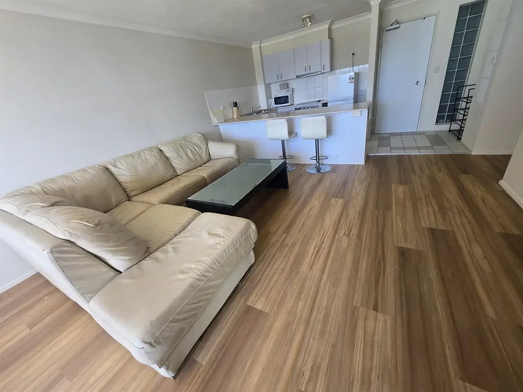 Surfers Paradise 2 Bedroom Bargain 2 bedroom investment unit  rent  $800 p.w