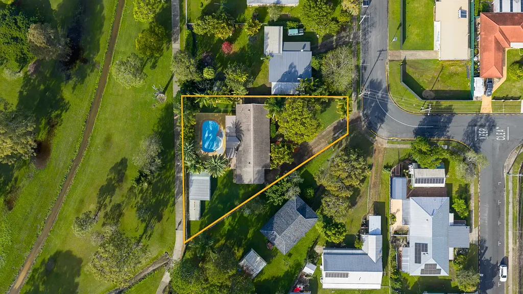 Burpengary 3Zimmer Lifestyle Living on 1,287m² – Pool, Huge Sheds & Reserve Backdrop