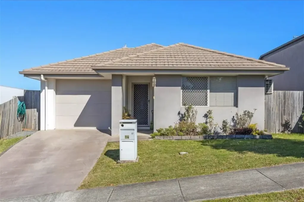 A BEAUTIFUL, MODERN AND VERY LOW MAINTENANCE HOME IN THE NEW ESTATE OF HOLMVIEW.