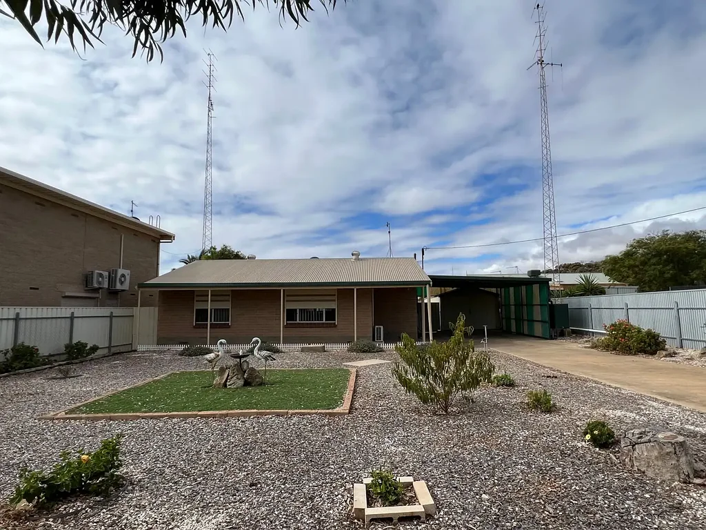 2 BDR Home - Perfect Wallaroo Location!