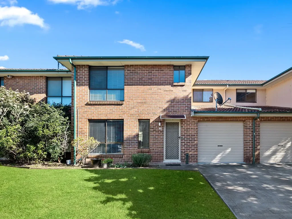 Kingswood 3 Bedroom Convenient Low Maintenance Living!