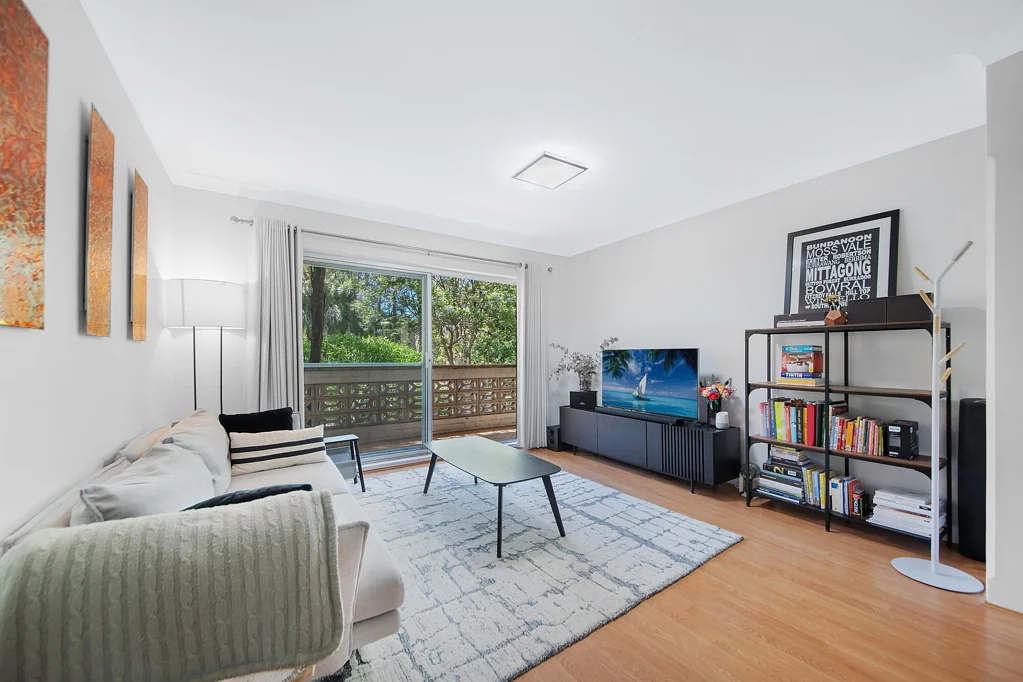 Spacious Modern Apartment In Ideal Location