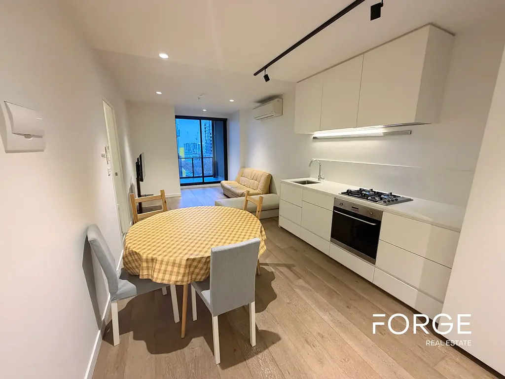 Melbourne City Apartment, Available Now.