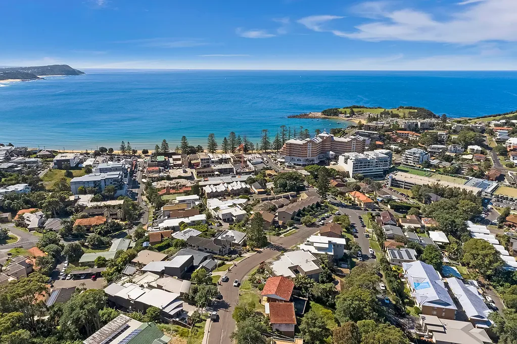 Bright & Breezy Home Near the Heart of Terrigal