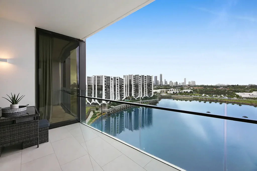 Mermaid Waters 3غرفة نوم Stunning, Calming Lavish Lakeside Living