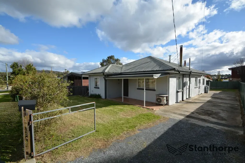 Stanthorpe 4房  STANTHORPE - SPACIOUS  4 BEDROOM HOME WALKING DISTANCE TO TOWN CENTRE AND QUART POT CREEK + PARKLANDS