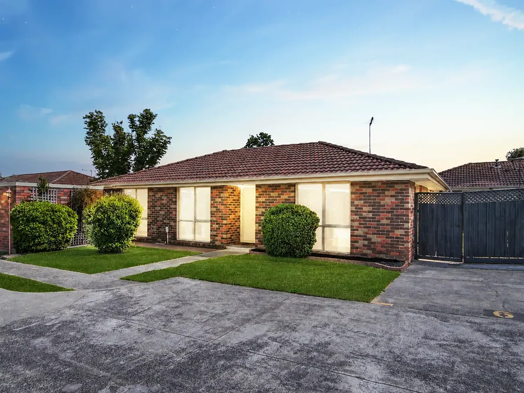 Springvale South 2Kwarto Spacious Single-Level Villa with Private Ensuite, Generous Courtyard & Two Car Spaces