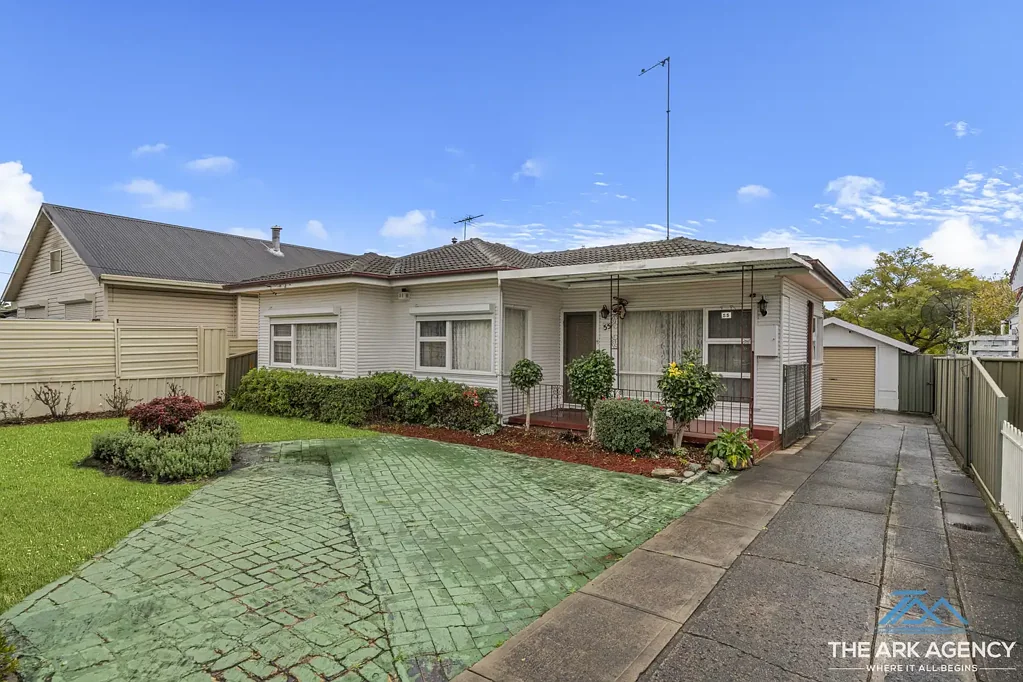 Leumeah 3Habitaciones Prime R3 Zoned Opportunity – Perfect for First Home Buyers & Developers!