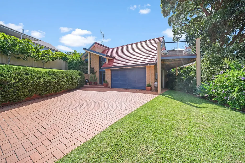 Smiths Lake 5房  Quality, spacious retreat with expansive deck, pool + studio
