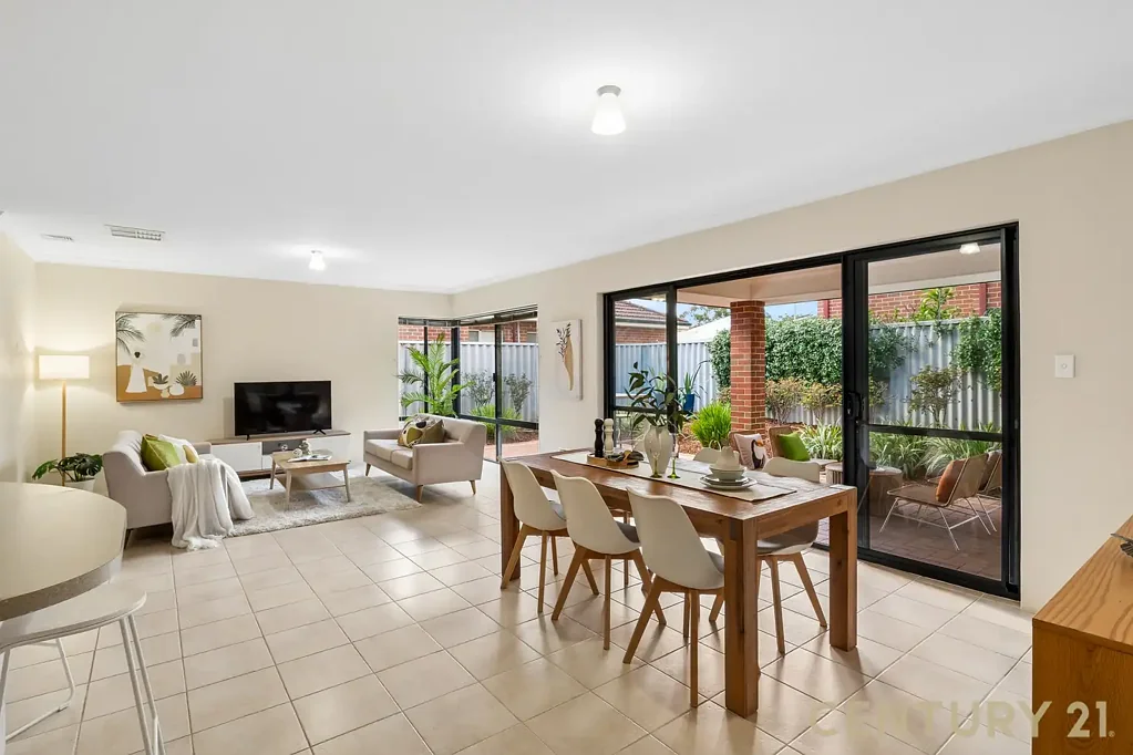 Lathlain 3房  SPACIOUS FAMILY HOME WITH VERSATILE FLOOR PLAN!!