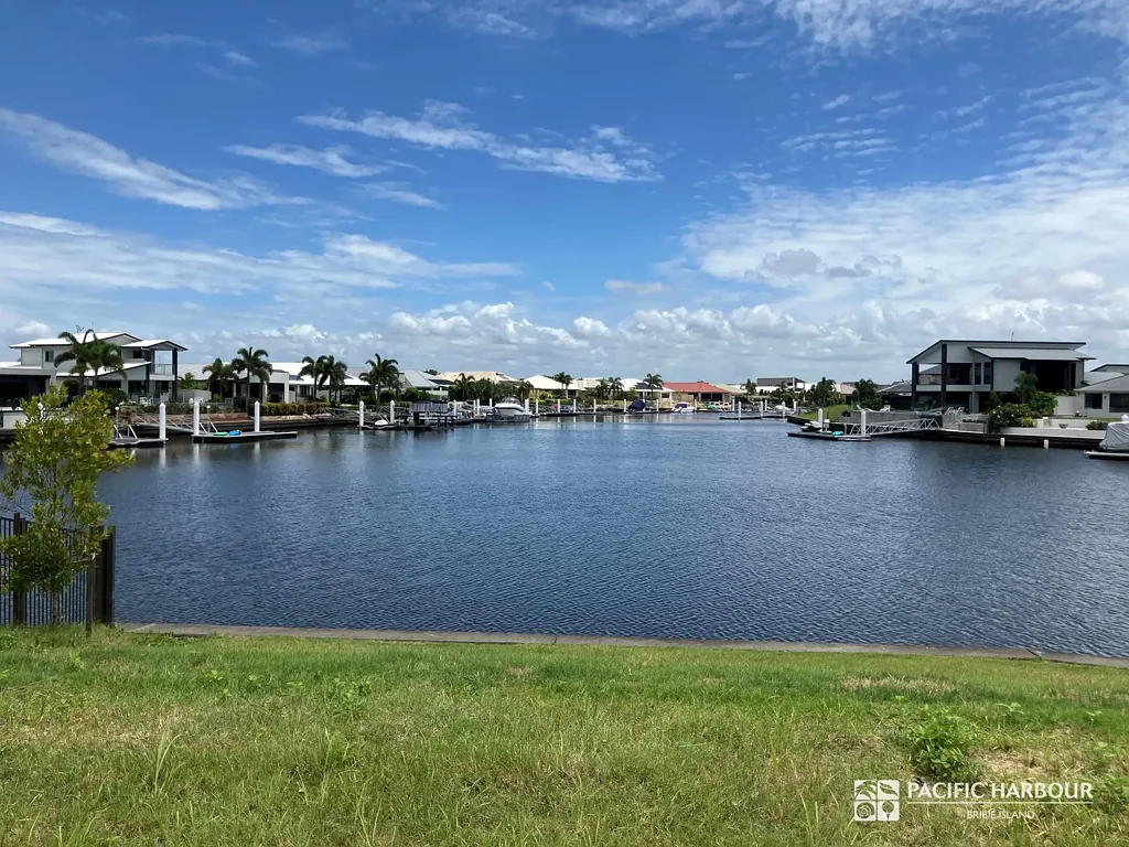 Banksia Beach 25.4m WATER FRONTAGE