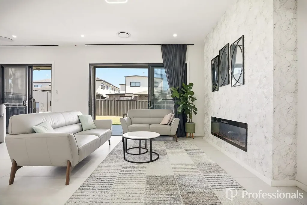 Multi-Living Family Residence In Box Hill