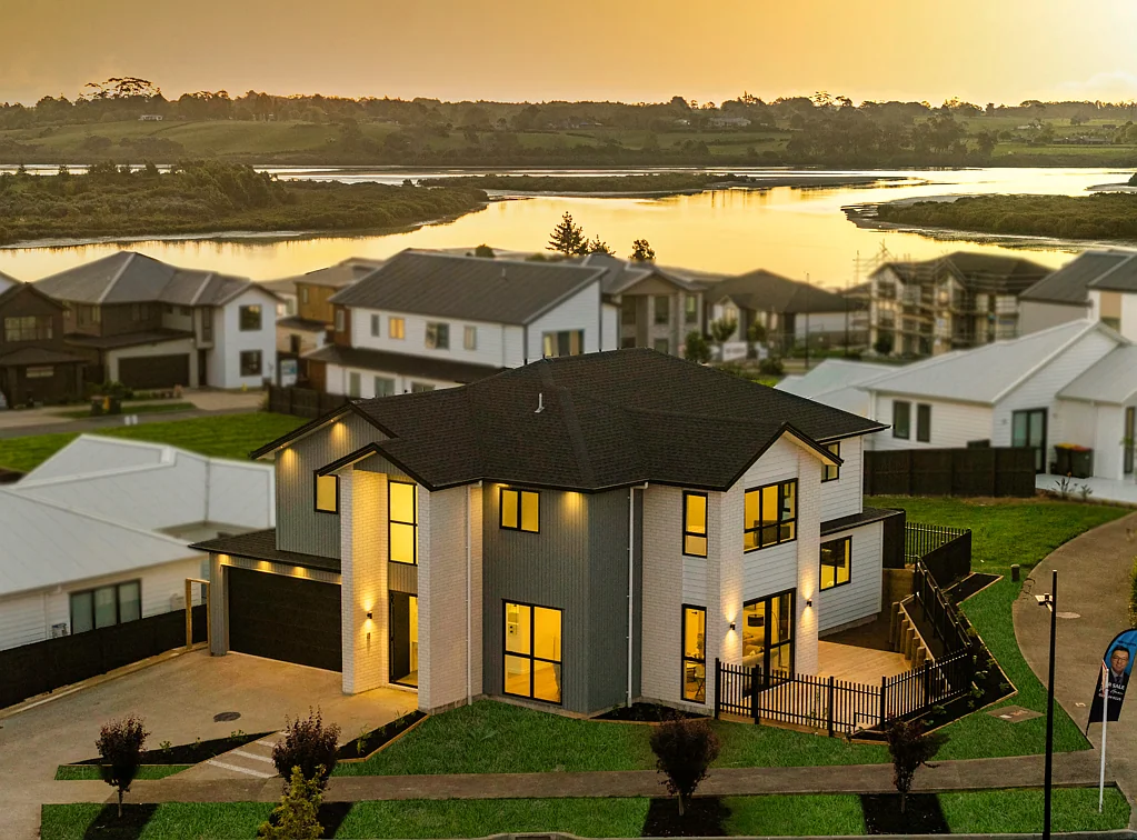 Karaka 6બેડરૂમ Corner Dual-Kitchen with Self-Contained 2-Bedroom