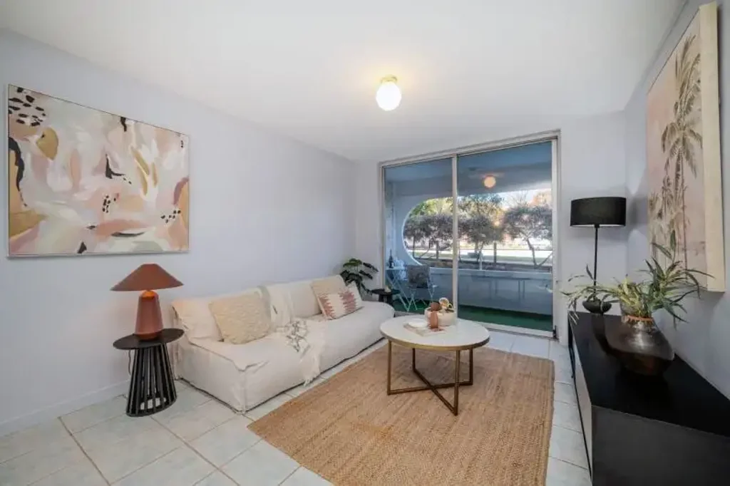 Lathlain 2部屋 THE LATHLAIN LIFESTYLE - GROUND FLOOR APARTMENT WITH CITY VIEWS!