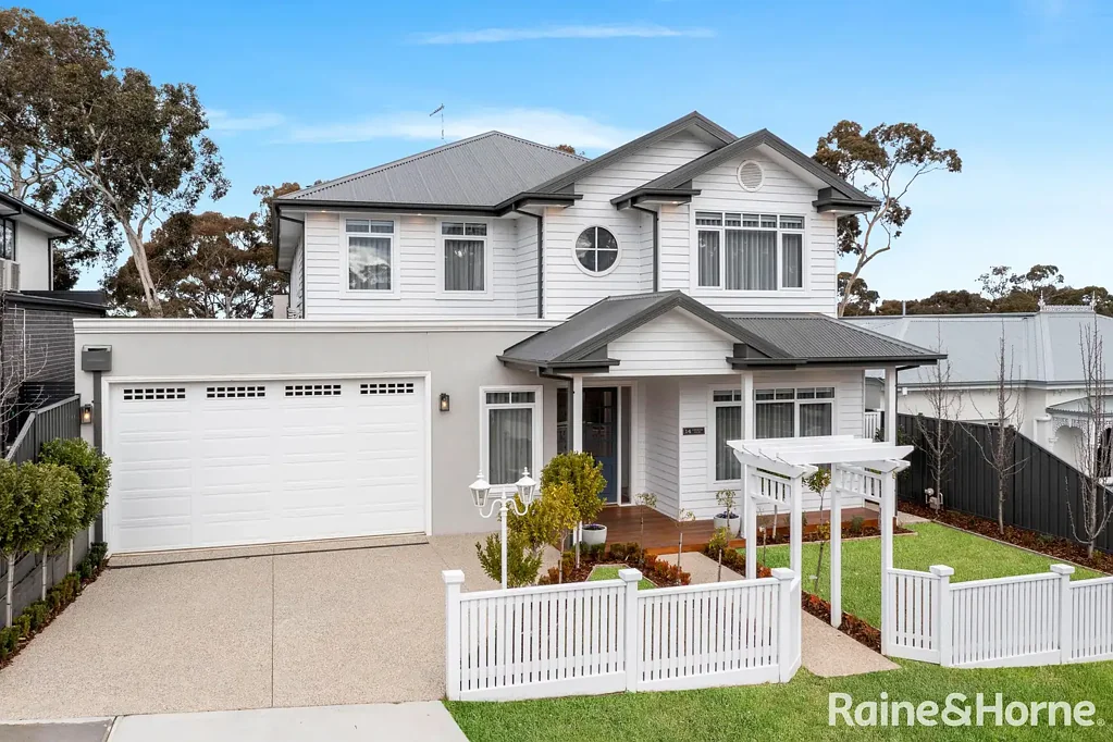 Sunbury 5 Bedroom Family Luxury with Vast Proportion & Hampton's Elegance