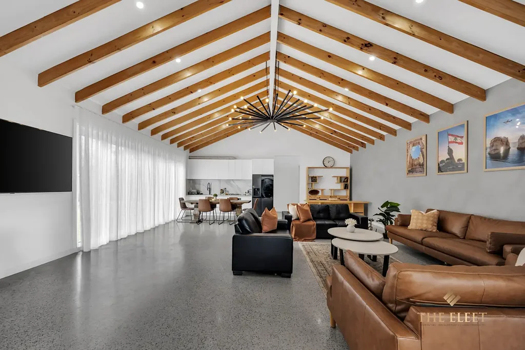 Truganina 5Kwarto The Ultimate Multigenerational Estate: Fully Renovated with Luxury Granny Flat & 100-Guest Alfresco!