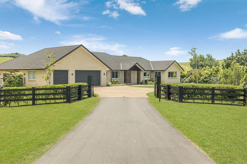 Patumahoe Luxury, privacy and equestrian excellence