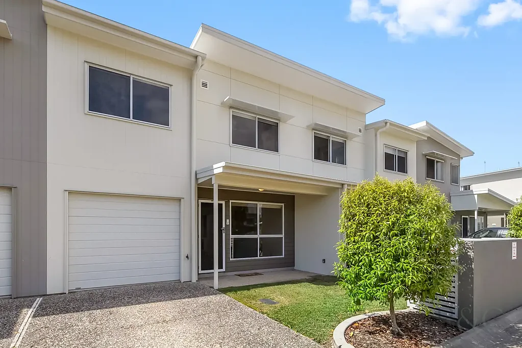 Three Bedroom Townhouse in Brightwater