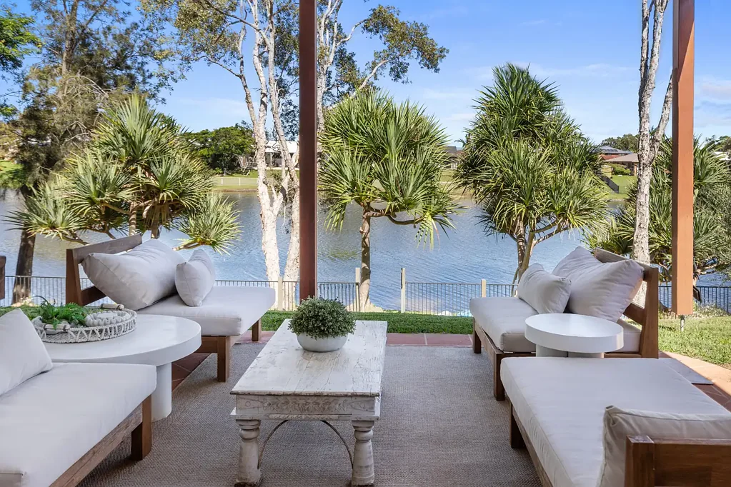 Burleigh Waters 3Phòng ngủ Prime Burleigh Waterfront – Lifestyle, Location & Future Opportunity