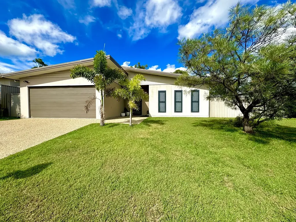 Moranbah 4ਬੈੱਡਰੂਮ MODERN HOME WITH HIGH CEILINGS, LARGE BEDROOMS, SPACIOUS LIVING AND POWERED SHED!