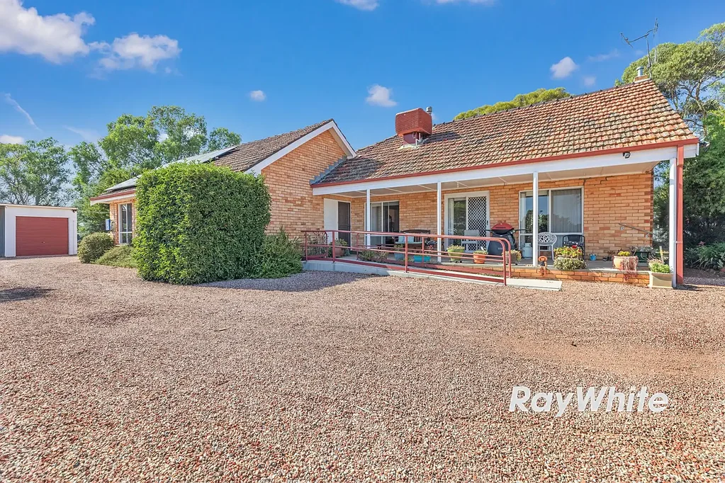 Rochester 4ห้องนอน Spacious 4-Bedroom Home on a Large Block with Stunning Rural Views