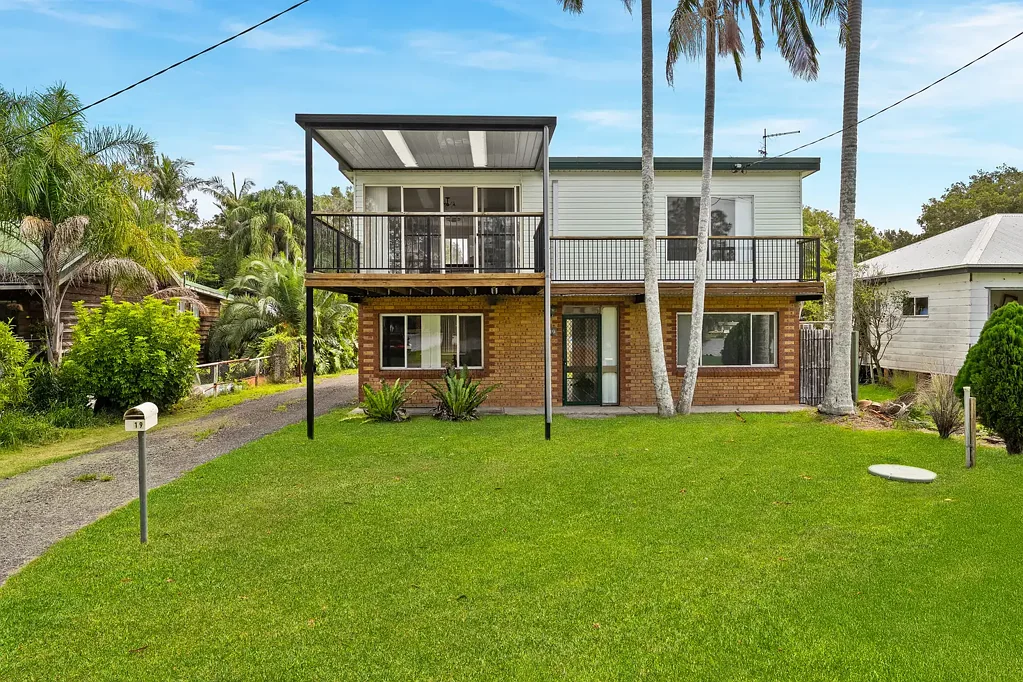 Private Family Retreat Close to the River