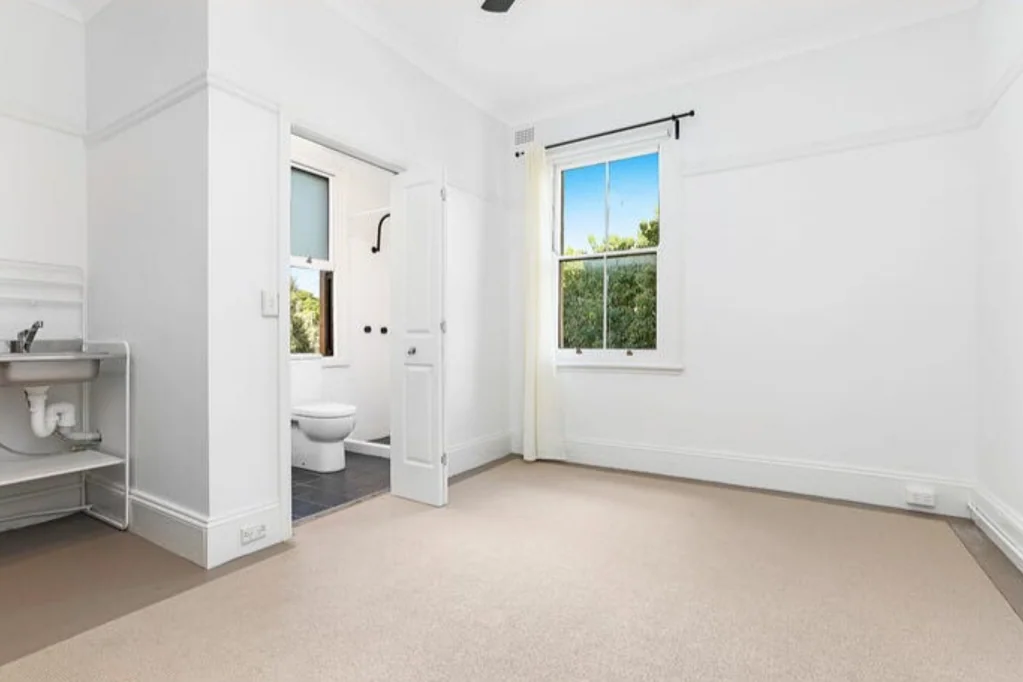 FULLY FURNISHED STUDIO IN A PRIME PETERSHAM LOCATION WITH BILLS INCLUDED