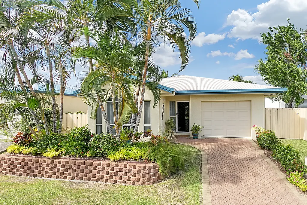 Conveniently Located 3 Bedroom Home in Kewarra Beach
