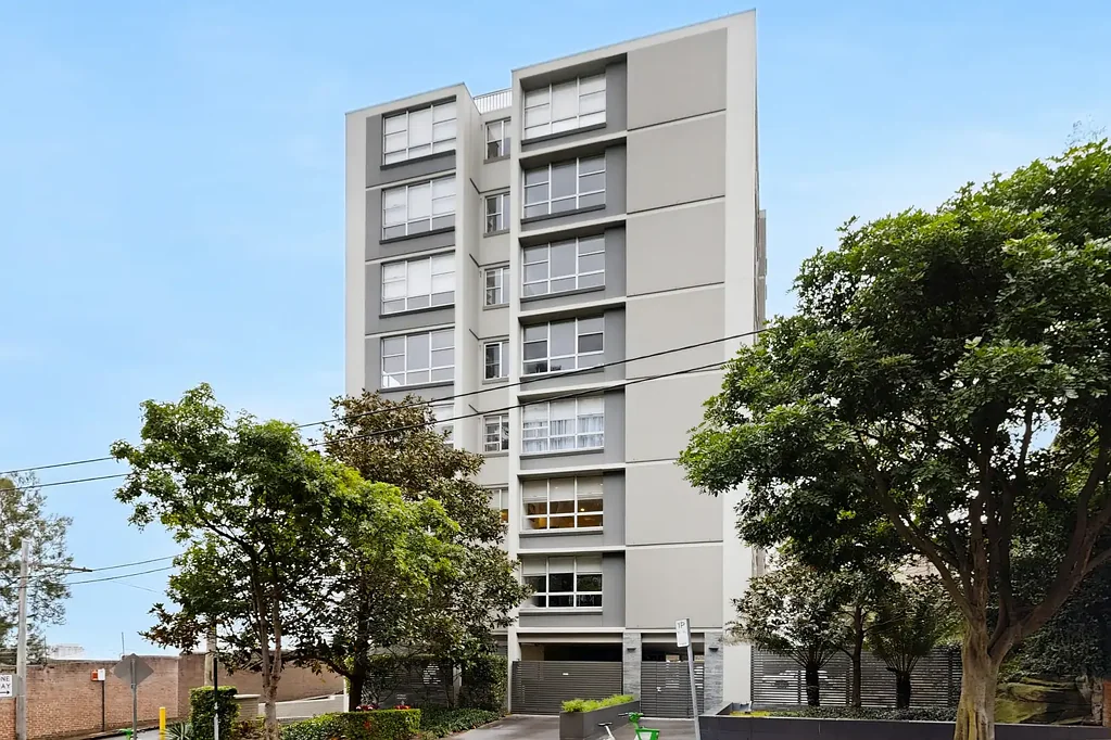 Immaculate, Convenient & Light-Filled