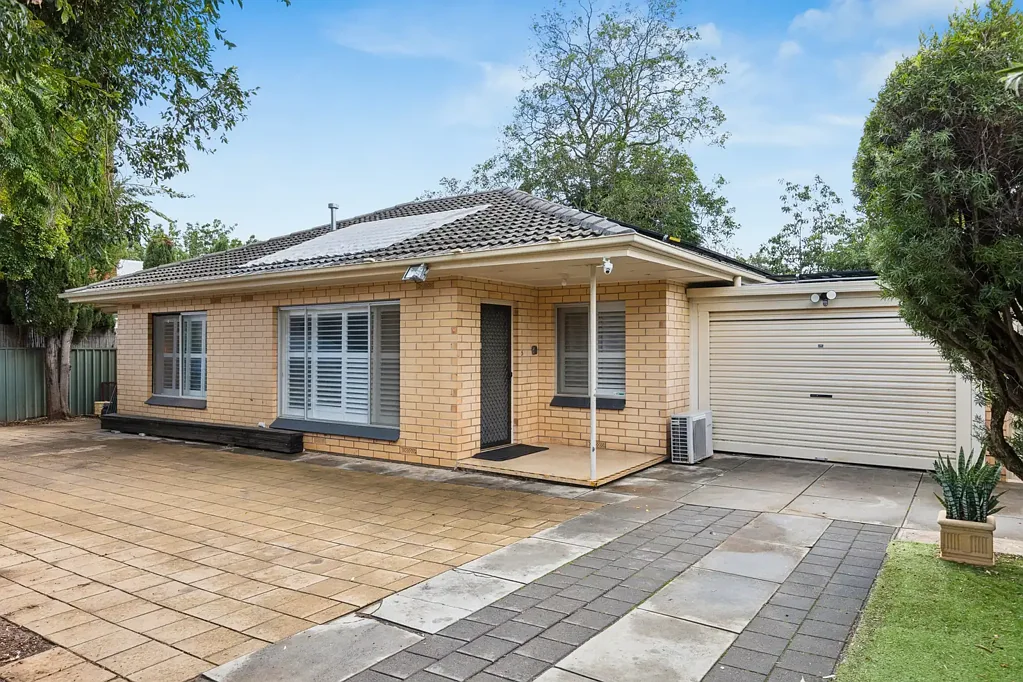 Kingswood 3Zimmer Prime Three Bedroom Renovation Opportunity