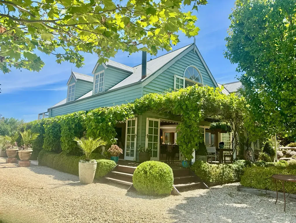 Taradale 5部屋 Liberty Flat Farm – “Malmadale” - A rare hilltop sanctuary on 10 acres of breathtaking beauty —  an extraordinary property.
