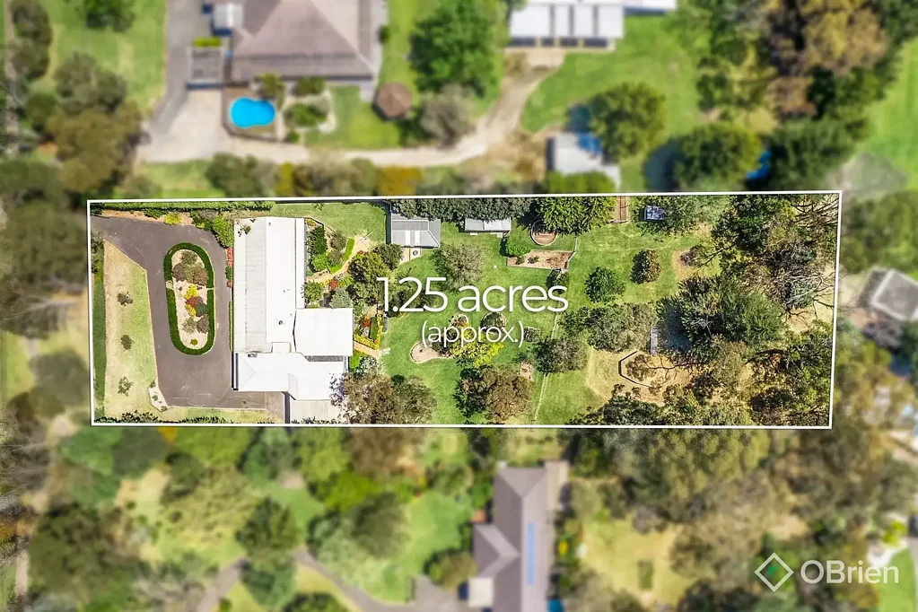 Somerville 4chambre Prestigious 1.25-Acre Lifestyle Oasis | Grand Home, Manicured Gardens & Workshop