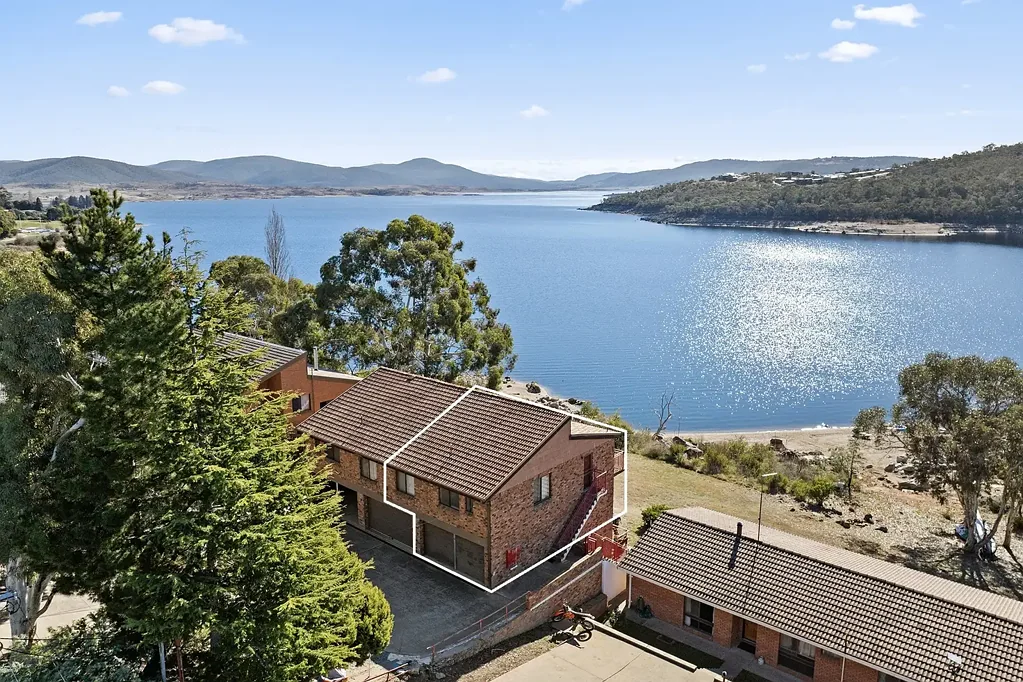 Jindabyne 3Kwarto Waterfront with a double garage!